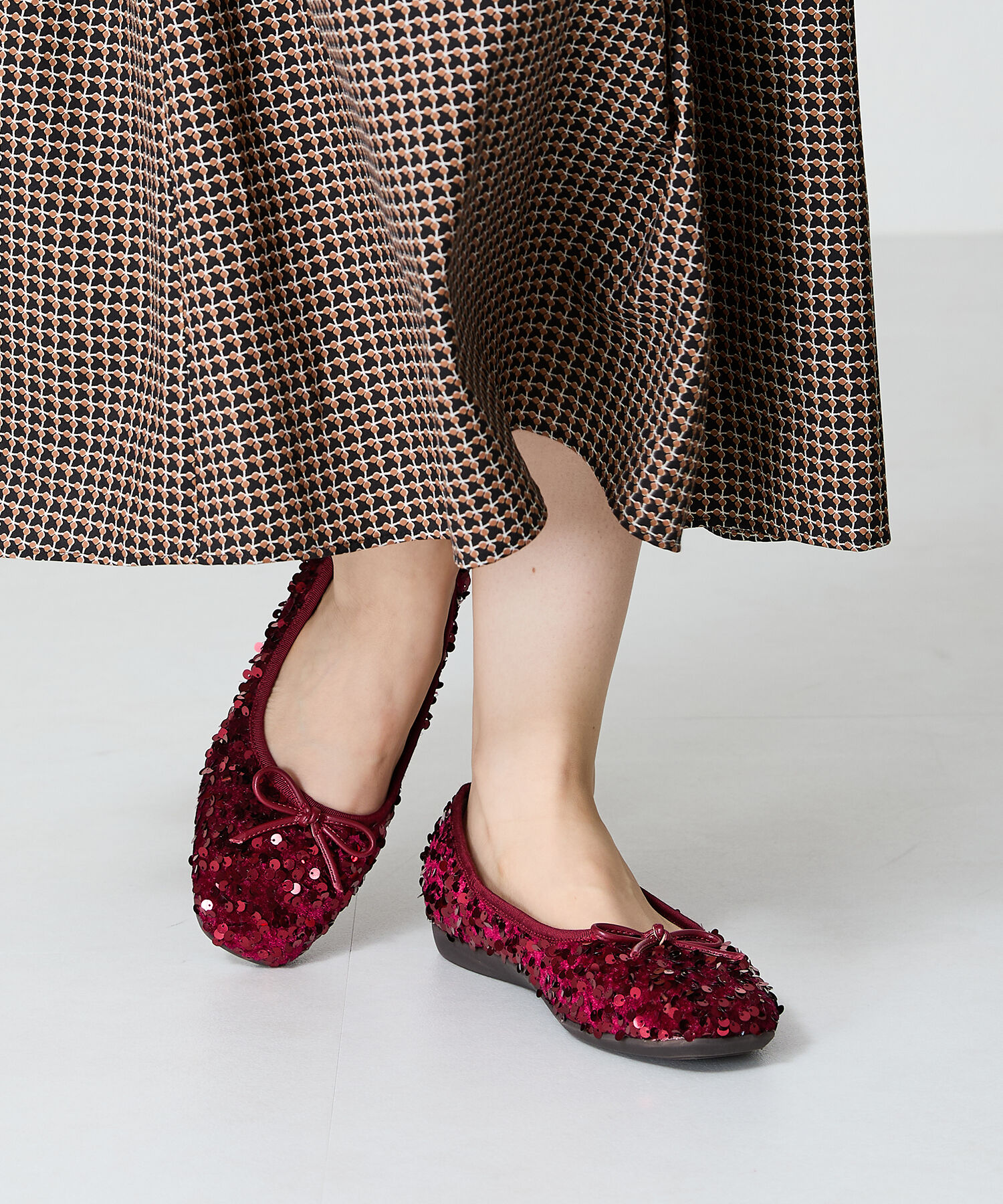 ORiental TRaffic「【跳べるパンプス/シリーズ累計１５０万足突破】スパンコール スクエアトゥ バレエシューズ R-3216」|パンプス|RED