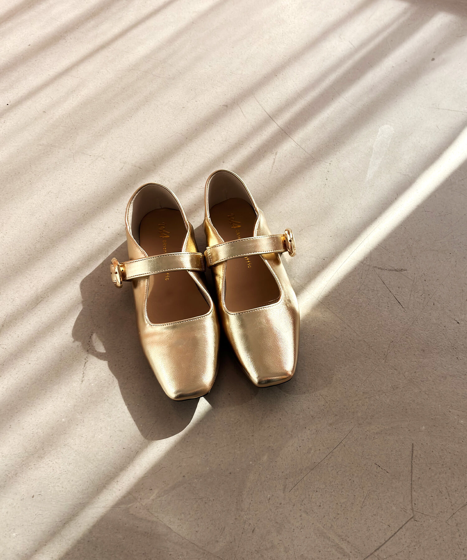 WA Oriental TRaffic「柔らか ストラップ フラット パンプス /52104 フィット クッション」|パンプス|GOLD