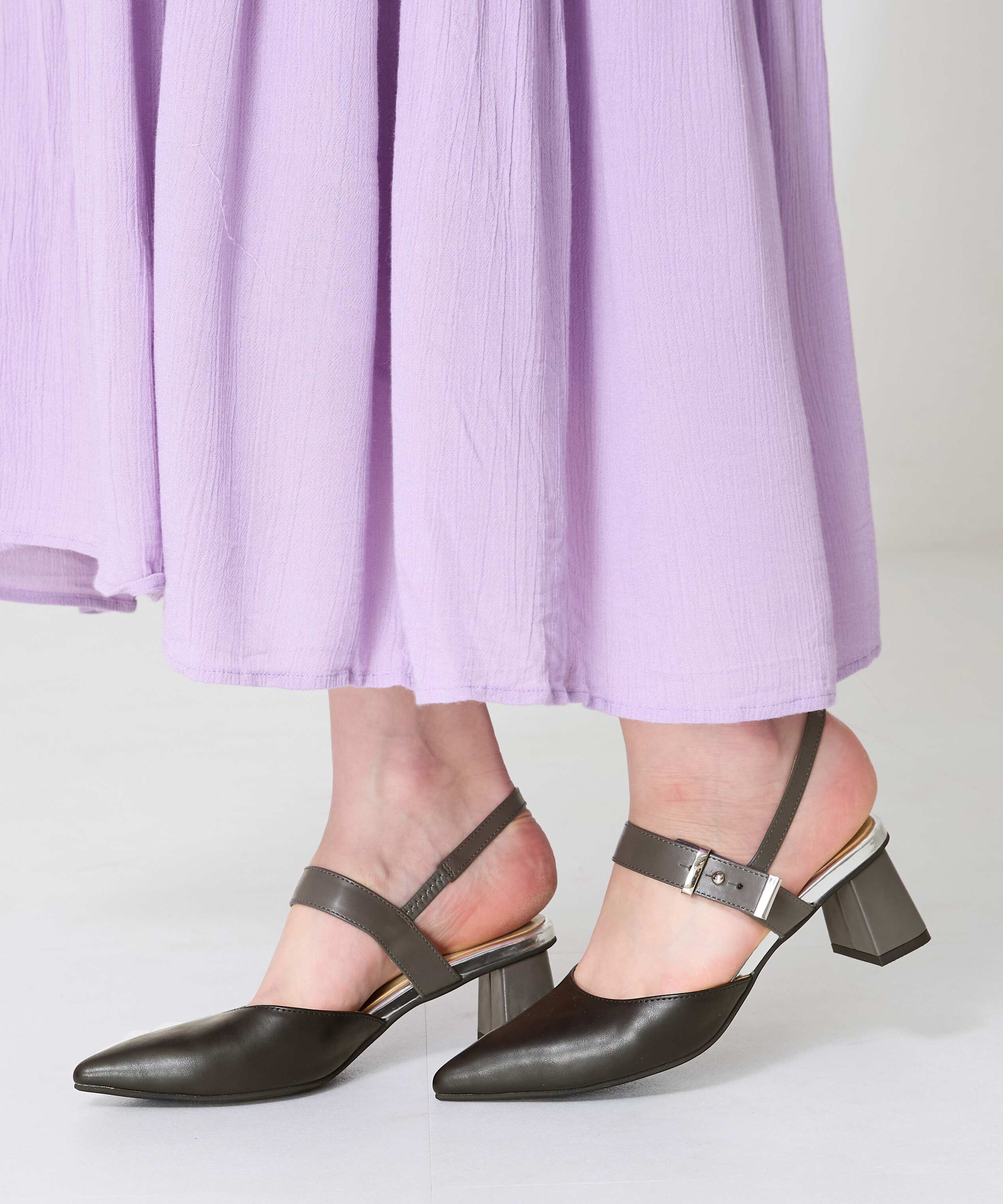 ORiental TRaffic「ポインテッドトゥボタンベルトパンプス/51118 パンプス トレンド 人気 売れてる」|パンプス|BLACK