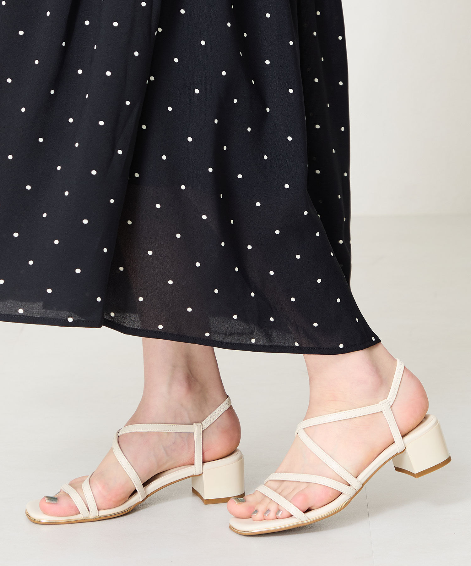 ORiental TRaffic「【WEB限定】●2025春夏新作●ナローストラップメタリックラインサンダル/55202 サンダル トレンド 人気」|サンダル|