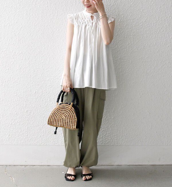 SHIPS any「SHIPS any:〈洗濯機可能〉ハンドスモッキング コットン フリル スタンドカラー ブラウス」|シャツ・ブラウス|