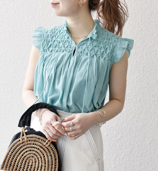 SHIPS any「SHIPS any:〈洗濯機可能〉ハンドスモッキング コットン フリル スタンドカラー ブラウス」|シャツ・ブラウス|