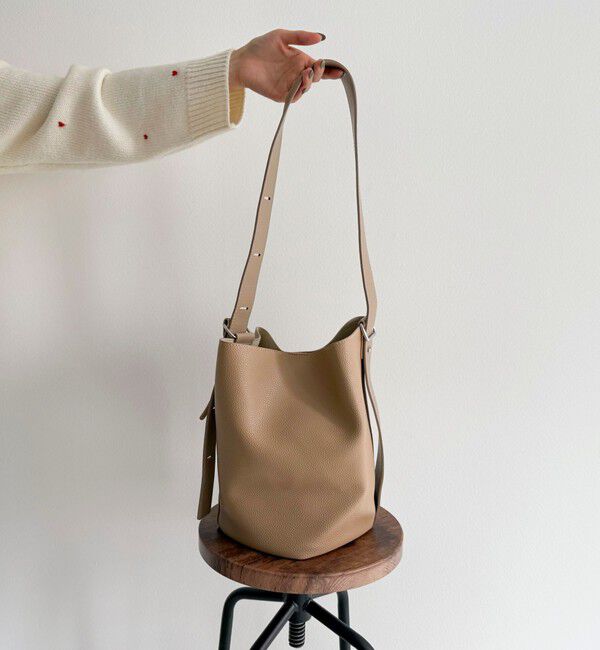 fredy emue「タテ型2wayレザーホーボーバッグ」|ショルダー・メッセンジャー|