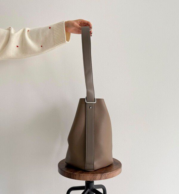 fredy emue「タテ型2wayレザーホーボーバッグ」|ショルダー・メッセンジャー|