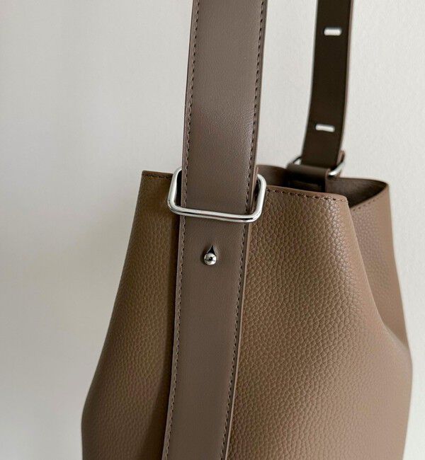 fredy emue「タテ型2wayレザーホーボーバッグ」|ショルダー・メッセンジャー|