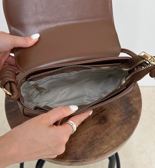 fredy emue「フラップラウンドポシェット」|ショルダー・メッセンジャー|