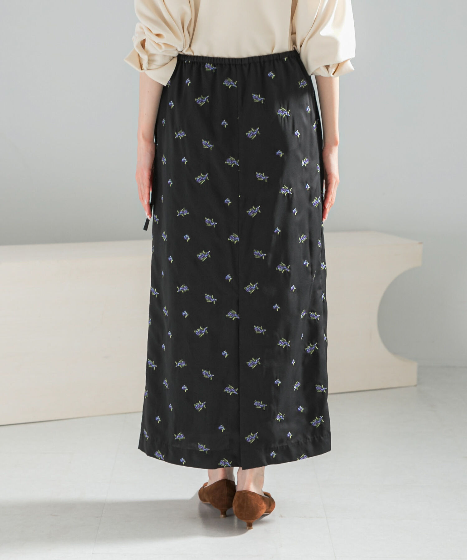 URBAN RESEARCH ROSSO「フラワー刺繍ラップストレートスカート」|スカート|