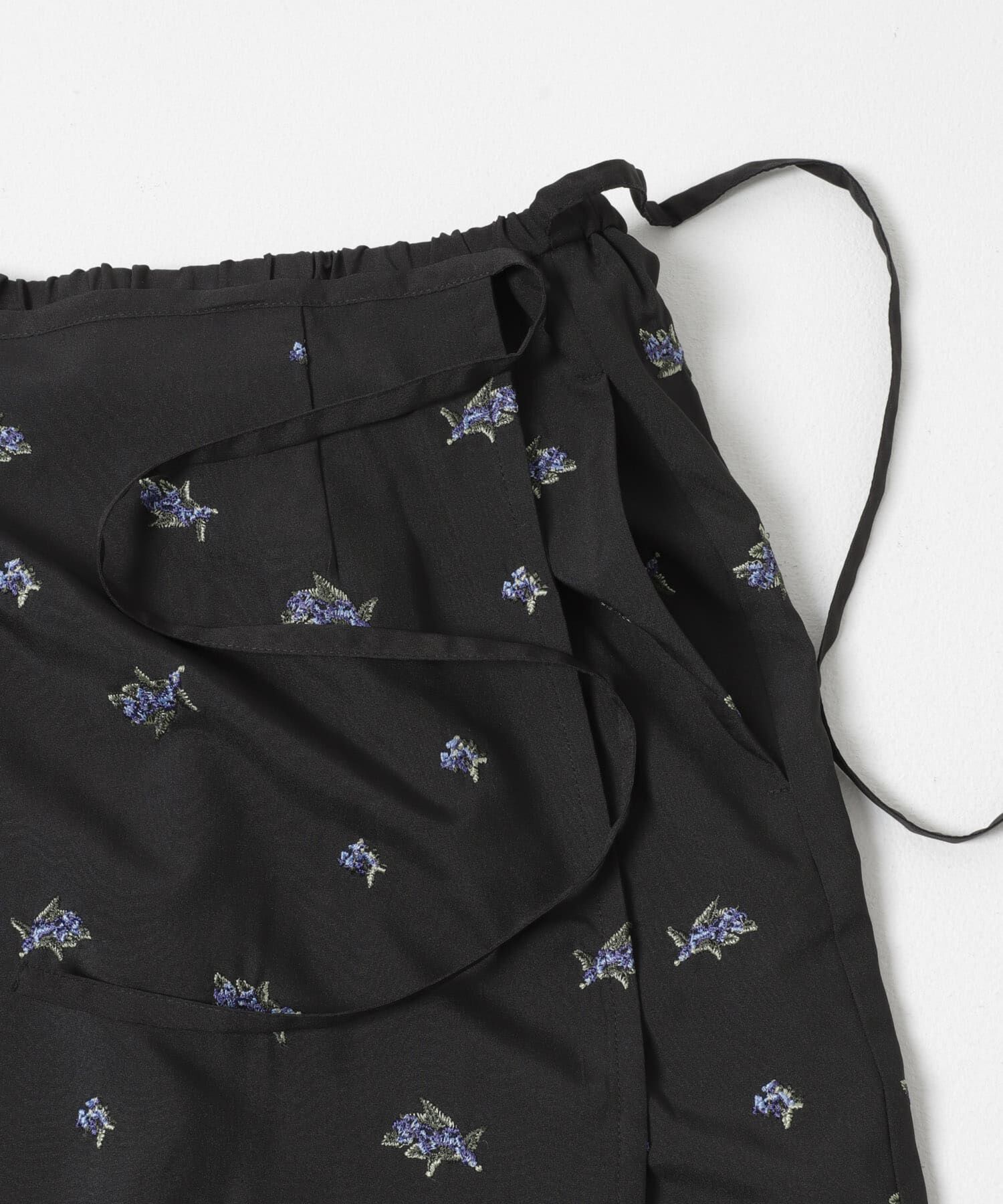 URBAN RESEARCH ROSSO「フラワー刺繍ラップストレートスカート」|スカート|