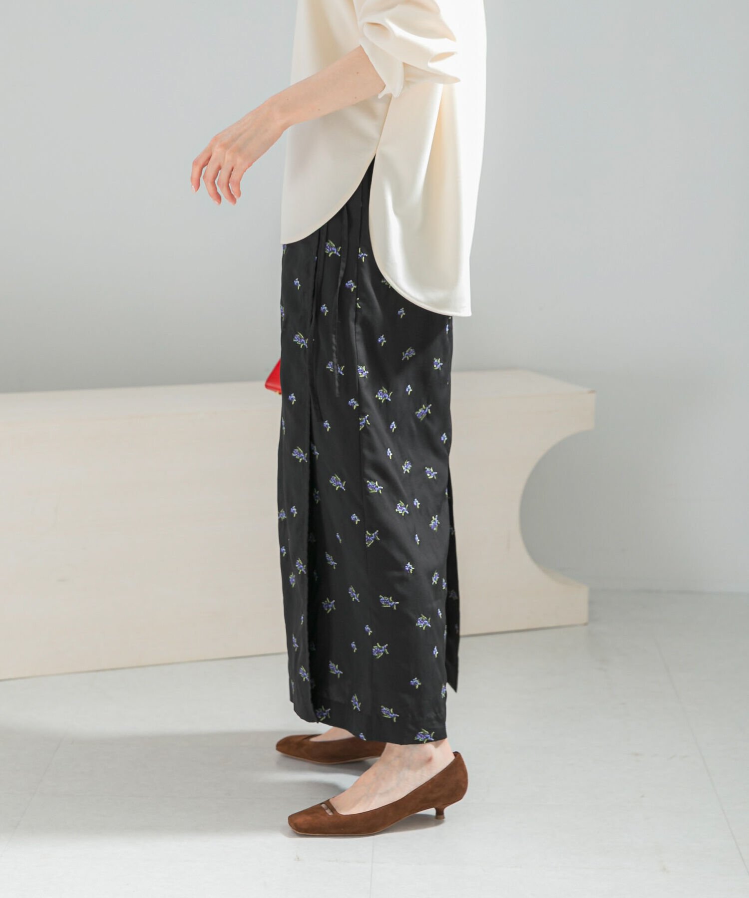 URBAN RESEARCH ROSSO「フラワー刺繍ラップストレートスカート」|スカート|