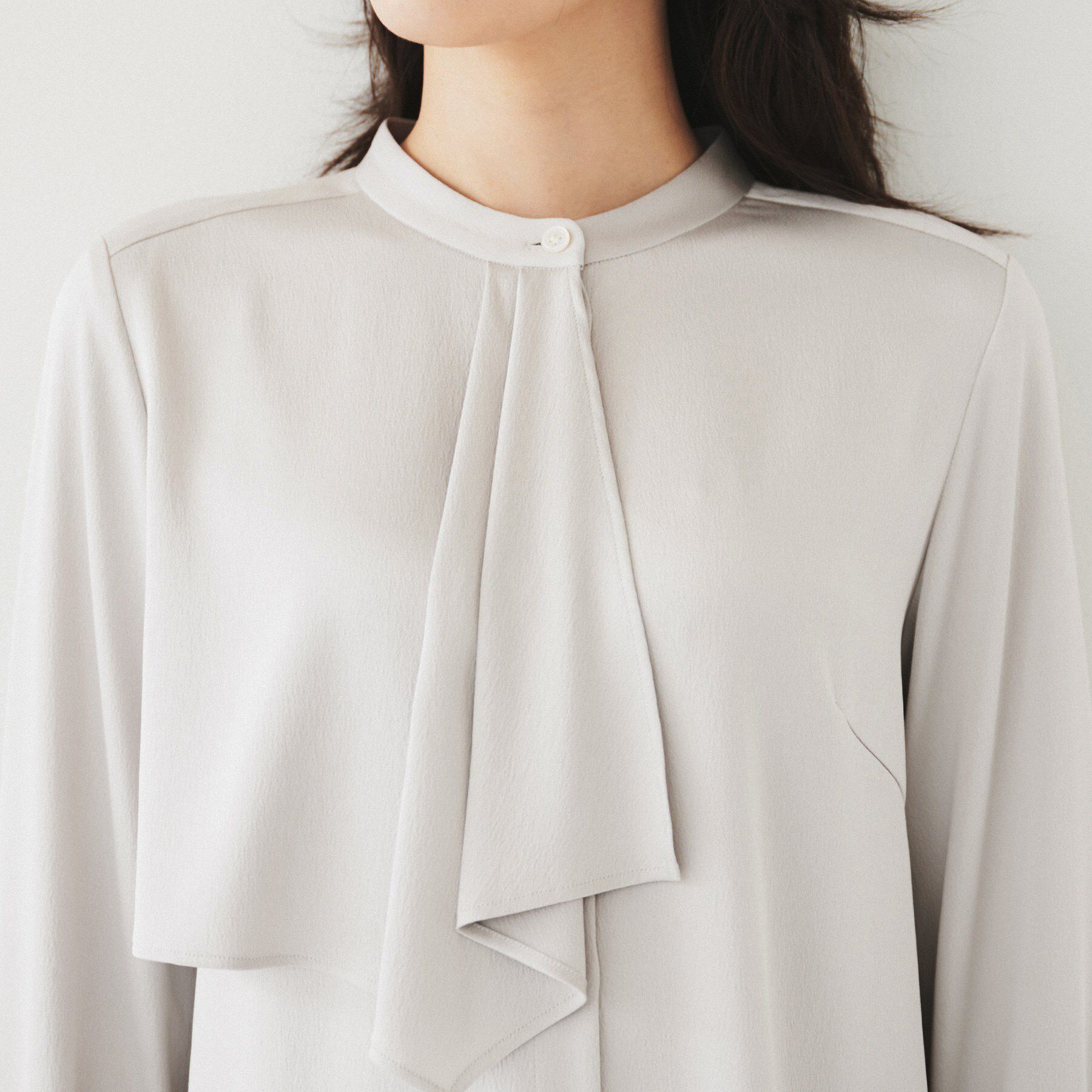 UNTITLED「【通勤】サテン ラッフル風ブラウス」|シャツ・ブラウス|