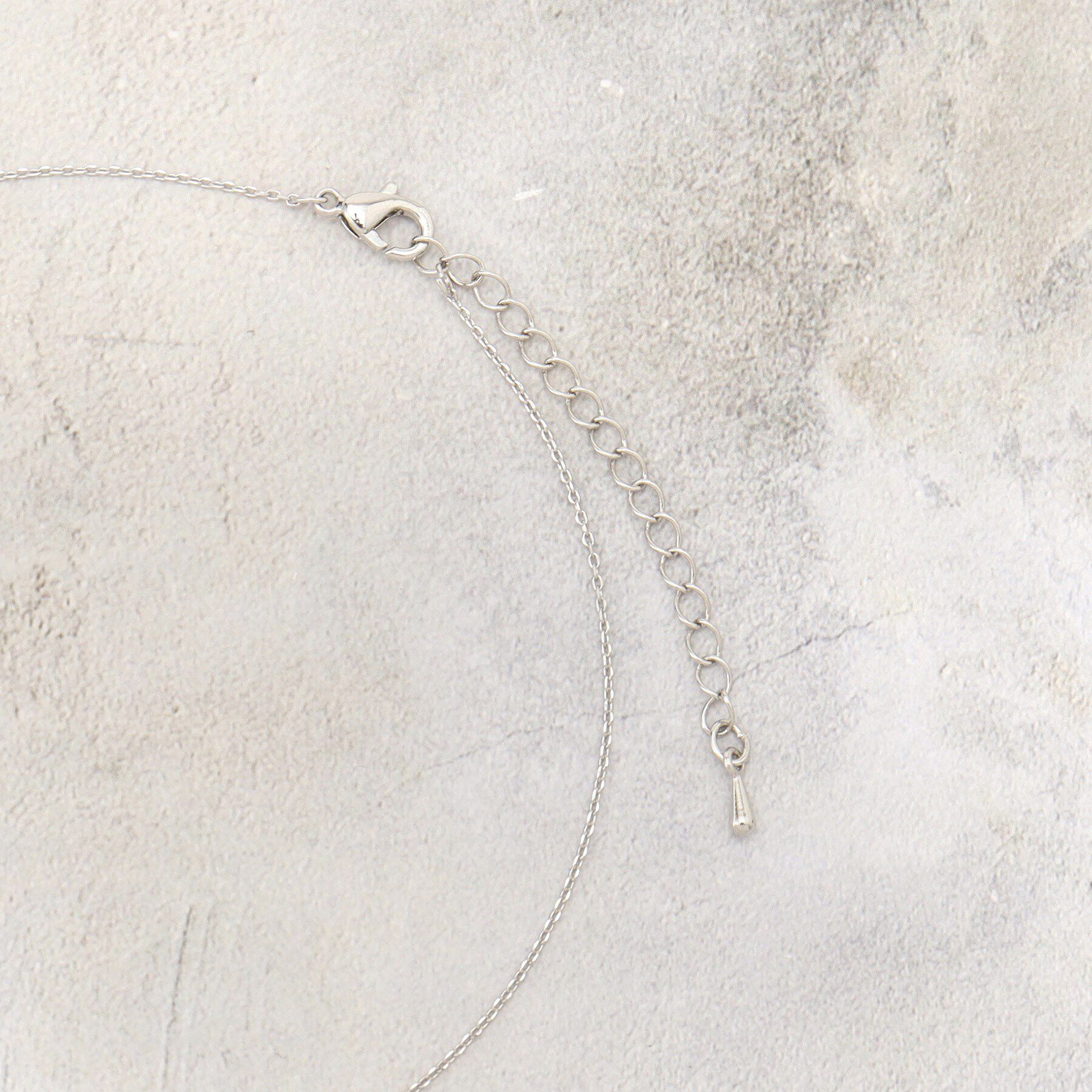 grove「パール調ビジューバーY字ショートネックレス」|ネックレス|