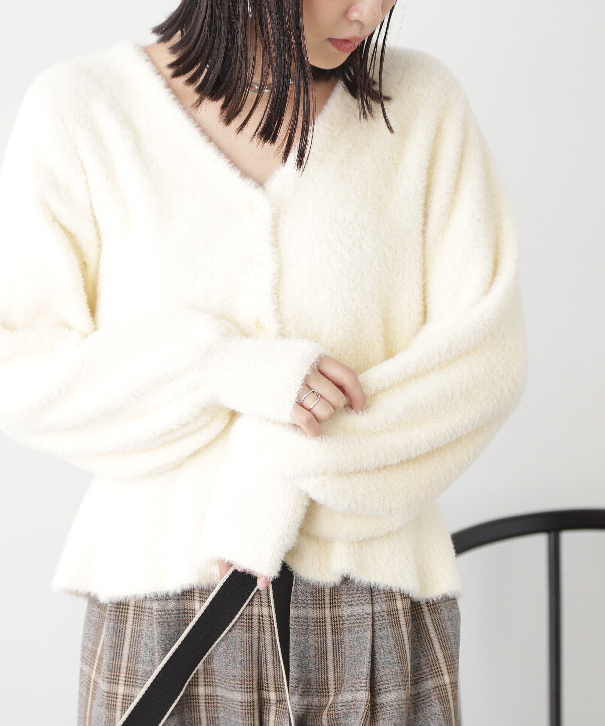  「ショートシャギーペプラムニットカーディガン」|ニット・セーター|オフ