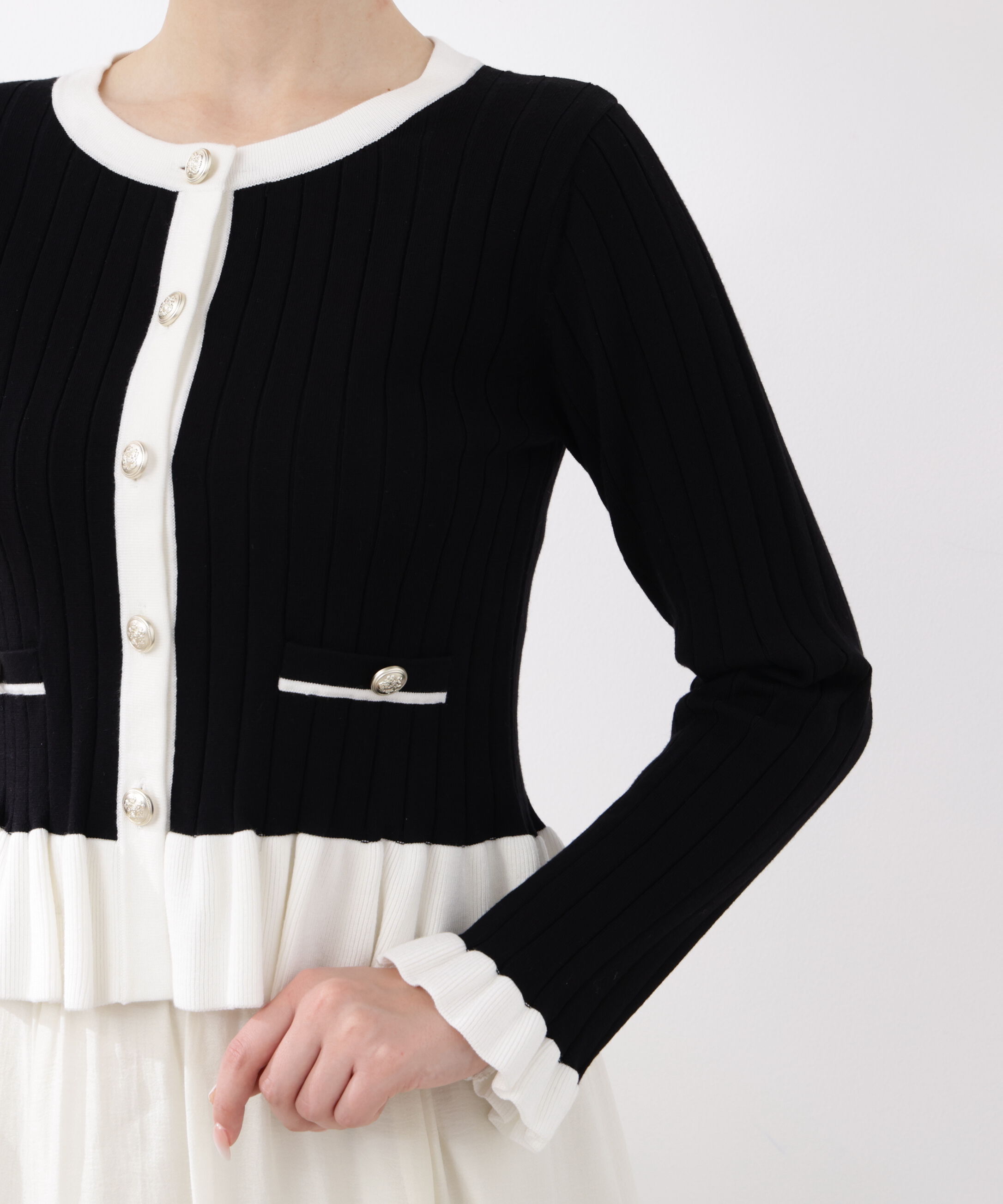 PROPORTION BODY DRESSING「ボタン付きペプラムニット26SS」|ニット・セーター|