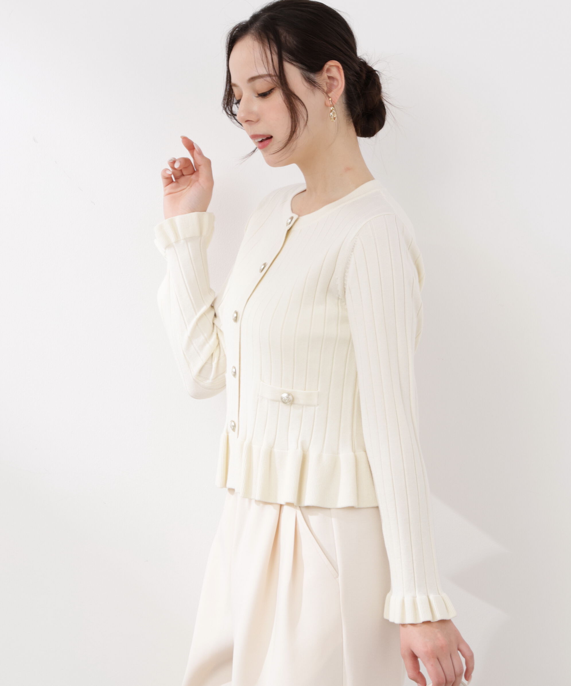 PROPORTION BODY DRESSING「ボタン付きペプラムニット26SS」|ニット・セーター|