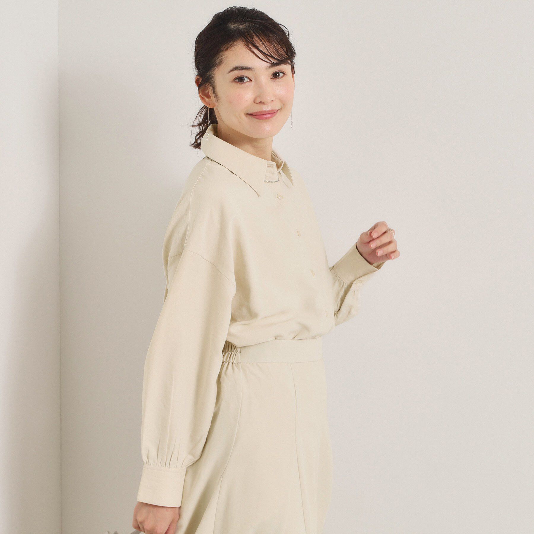 ITS&rsquo;DEMO「【手洗い可／セットアップ可】サテンピーチシャツ」|シャツ・ブラウス|