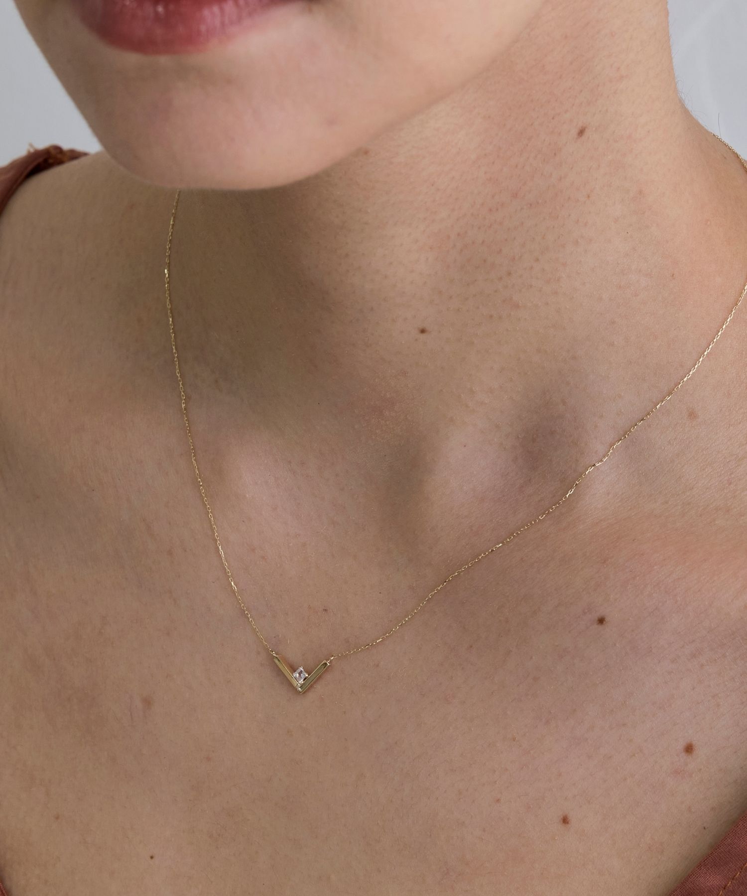 JUPITER「【K10】Vライン天然石ネックレス　ラブラドライト」|ネックレス|