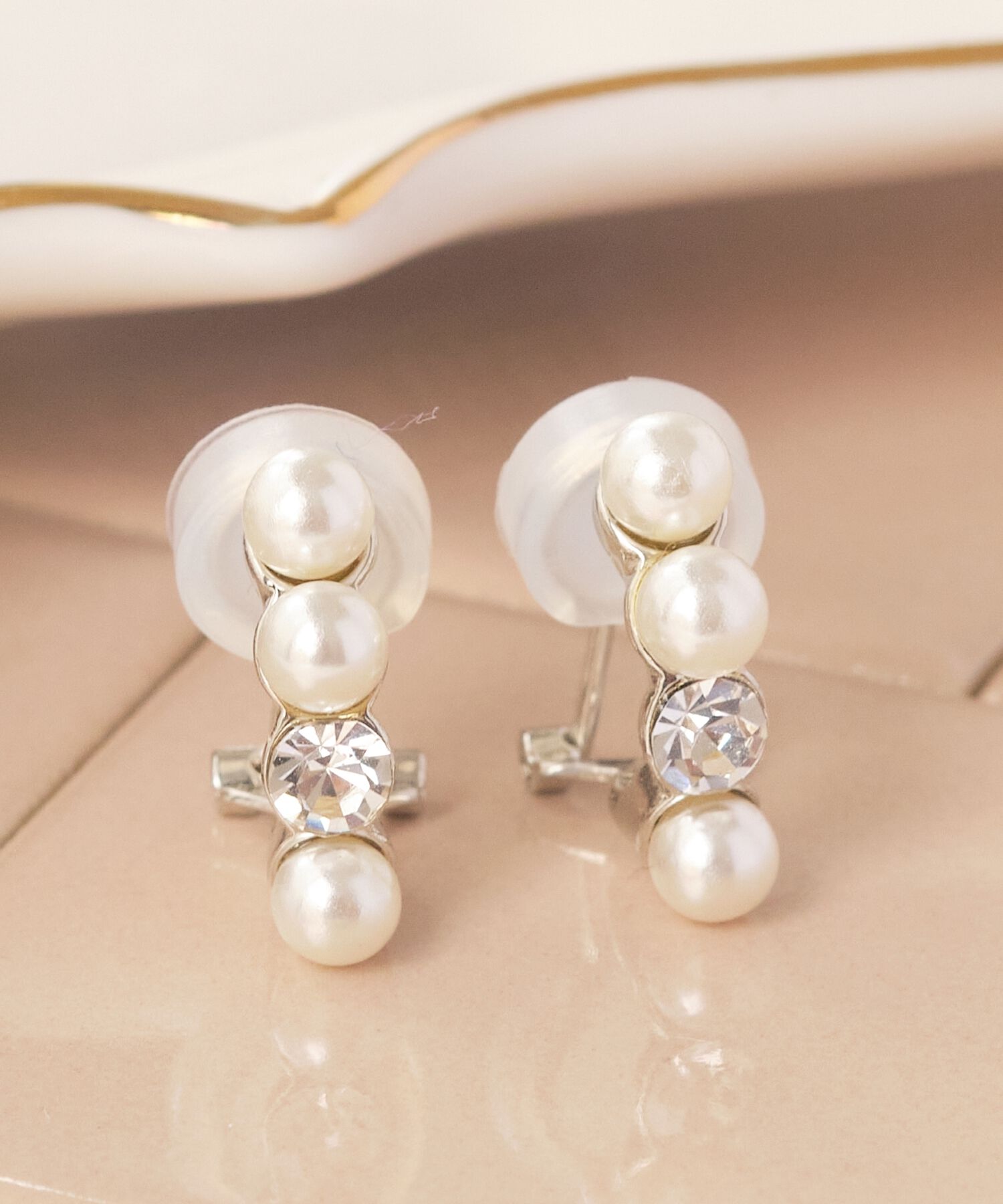 Phoebe「【シリーズ累計販売15000点突破】痛くないシリーズノーブルパールシャインエアリーイヤリング」|イヤリング|