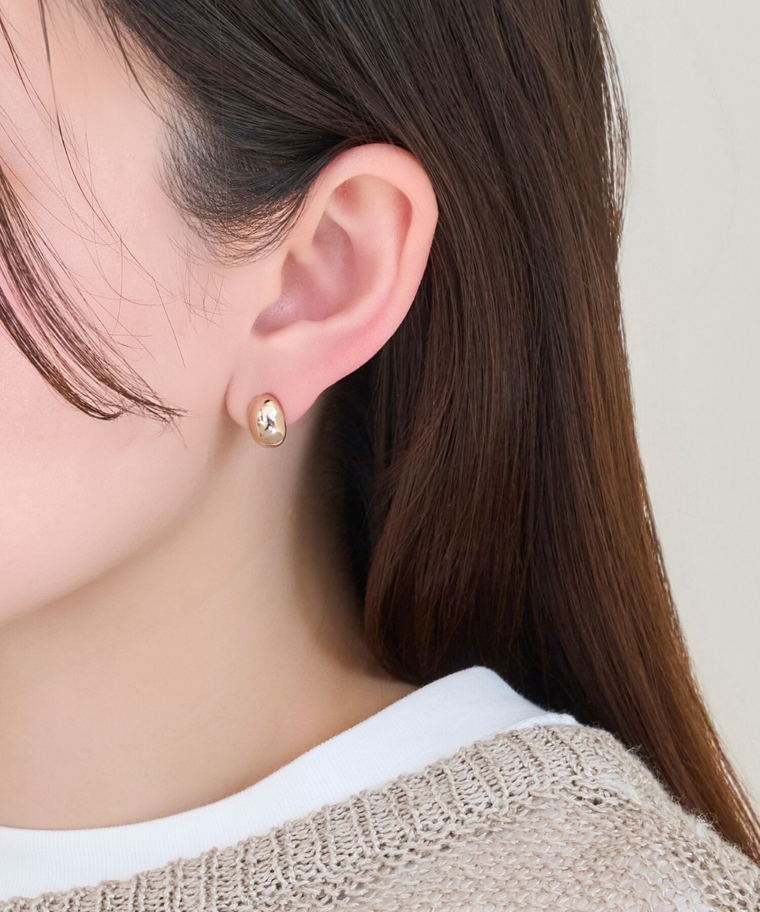 Phoebe「【金属アレルギー対応】オーバルフープスナップイヤリング　シャンパンゴールド」|イヤリング|