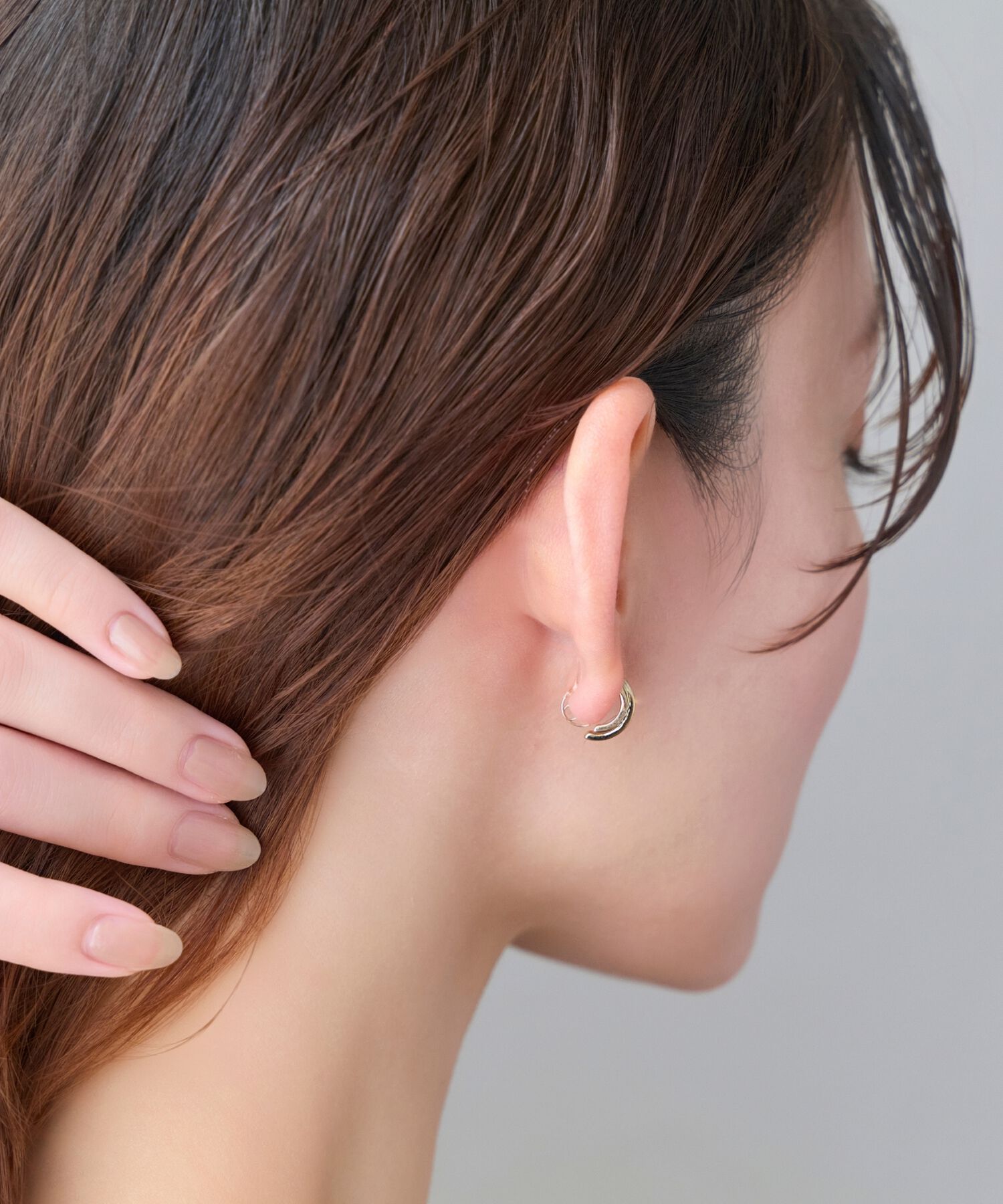 Phoebe「【金属アレルギー対応/痛くないシリーズ】シャインループフィットイヤリング　ゴールド」|イヤリング|