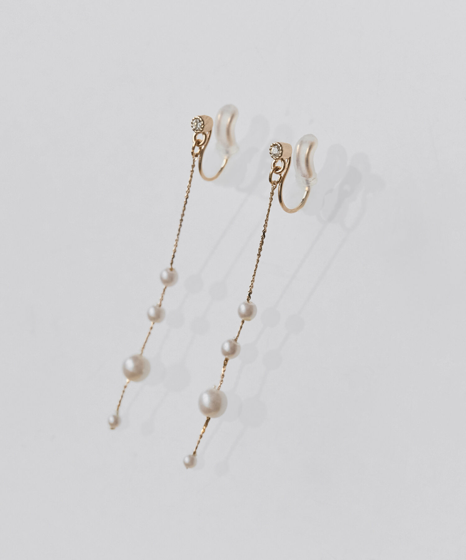 Phoebe「【痛くないシリーズ】ドリッピングパールライトフィットイヤリング　シャンパンゴールド」|イヤリング|