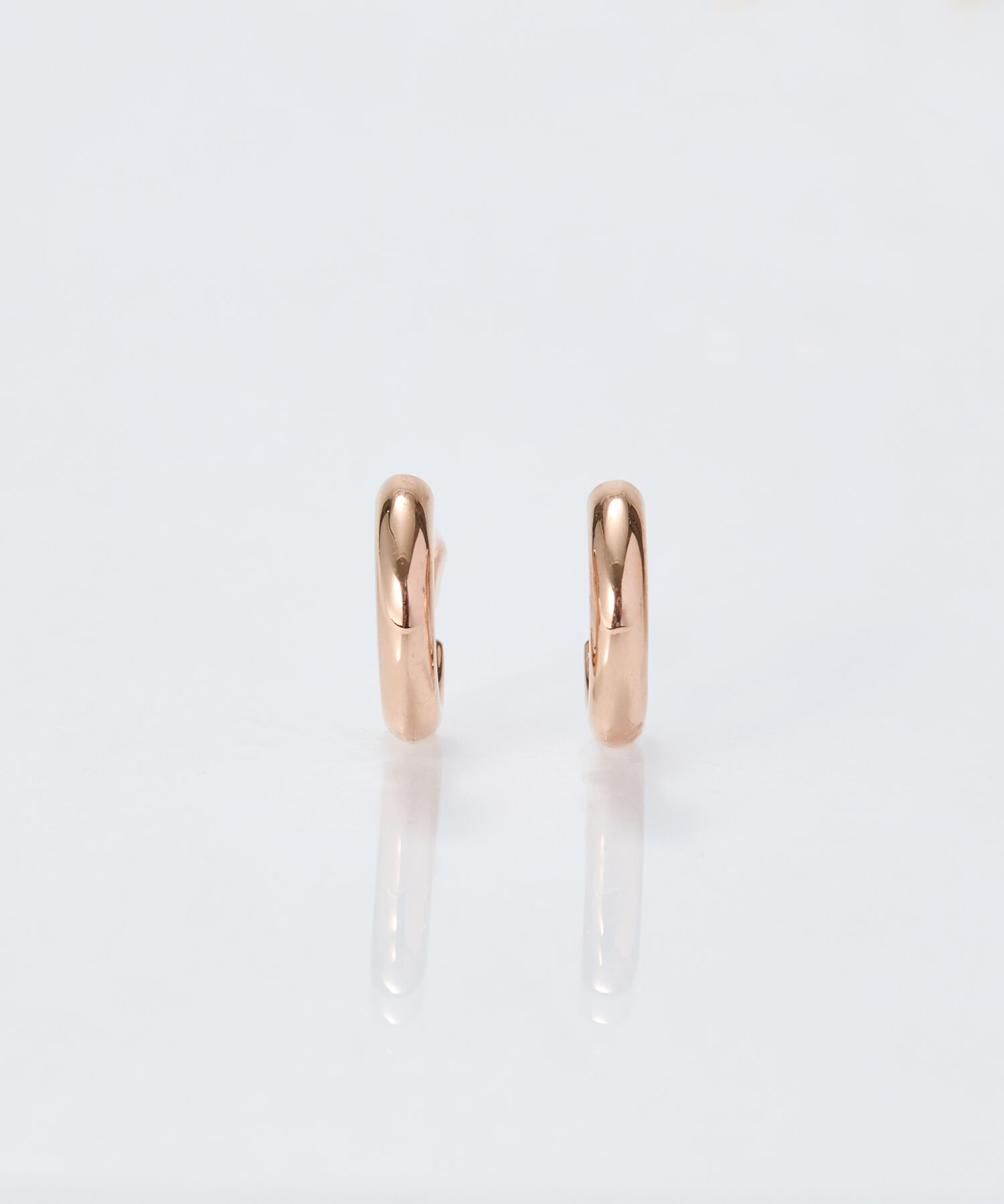 Phoebe「【痛くないシリーズ/金属アレルギー対応】ミニマルストレートフープライトフィットイヤリング　シャンパン」|イヤリング|