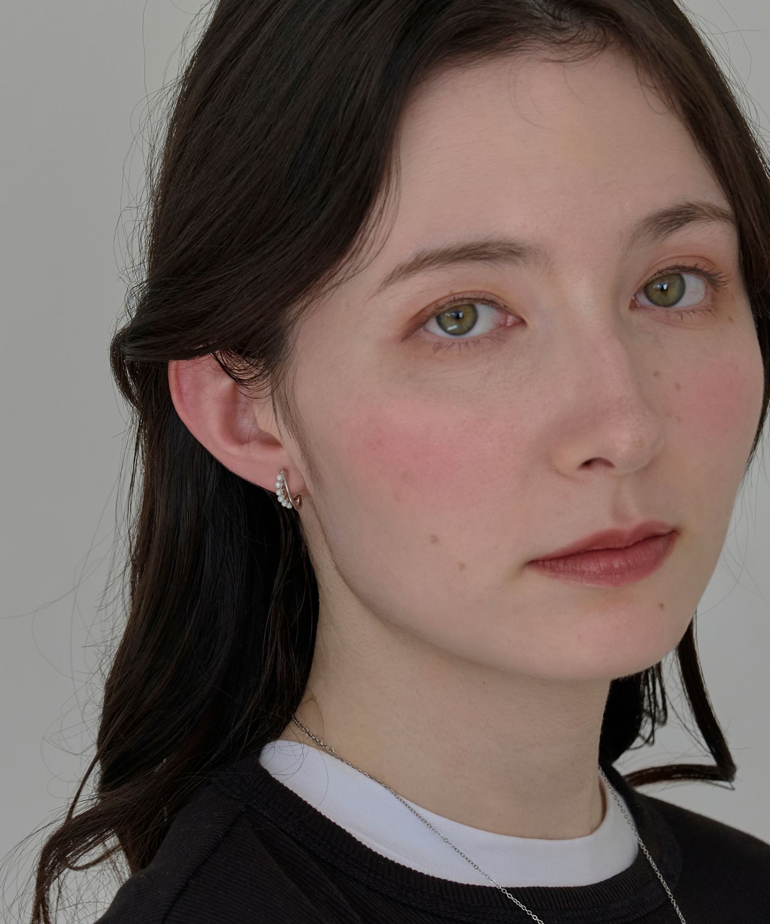 Phoebe「【痛くないシリーズ/アレルギー対応】プチパールダブルフープライトフィットイヤリング　シルバー」|イヤリング|