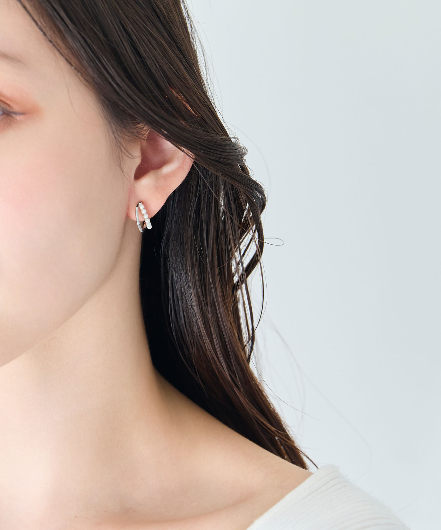 Phoebe「【痛くないシリーズ/アレルギー対応】プチパールダブルフープライトフィットイヤリング　シルバー」|イヤリング|