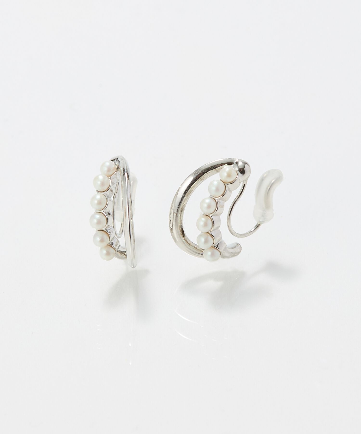 Phoebe「【痛くないシリーズ/アレルギー対応】プチパールダブルフープライトフィットイヤリング　シルバー」|イヤリング|