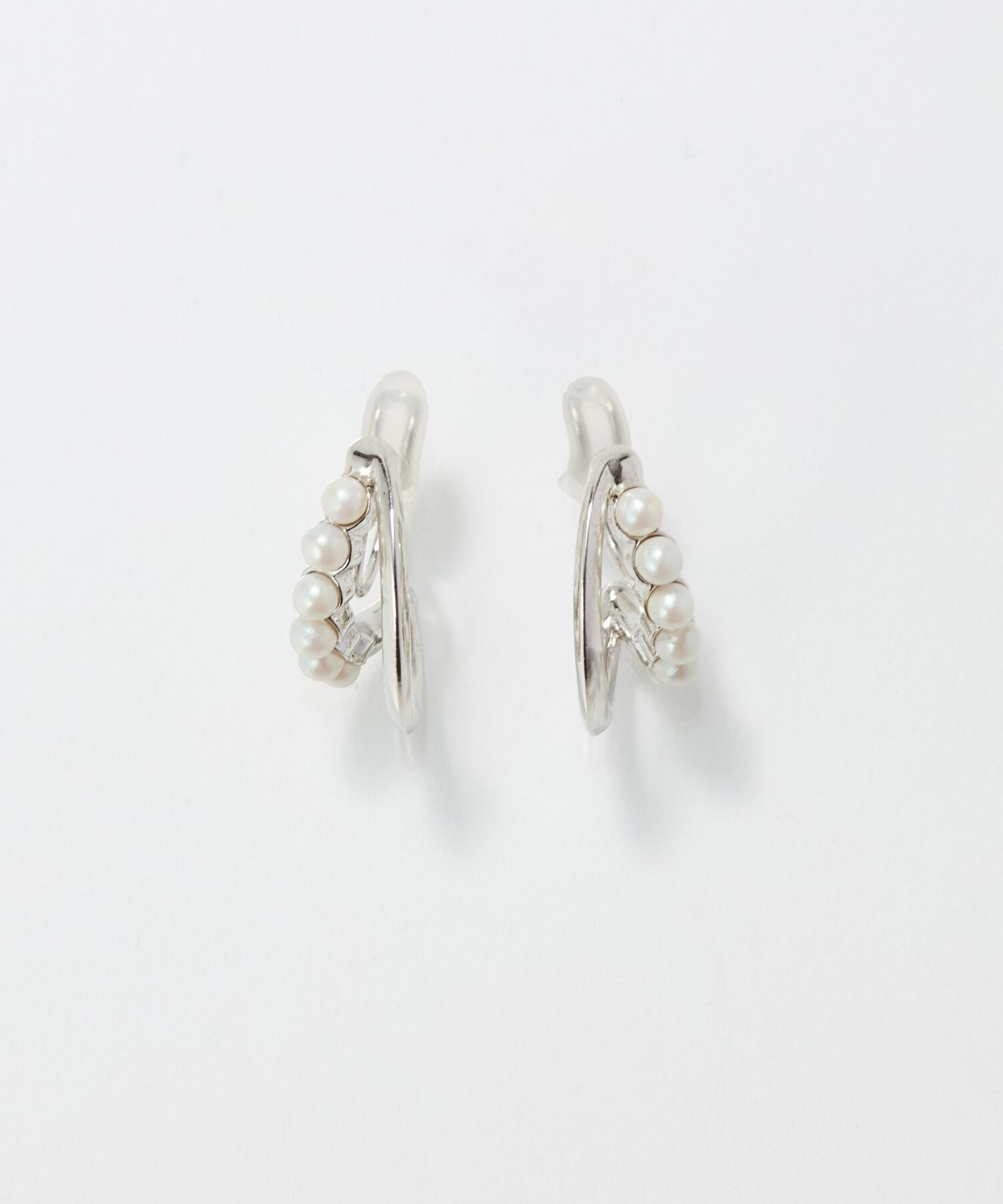 Phoebe「【痛くないシリーズ/アレルギー対応】プチパールダブルフープライトフィットイヤリング　シルバー」|イヤリング|