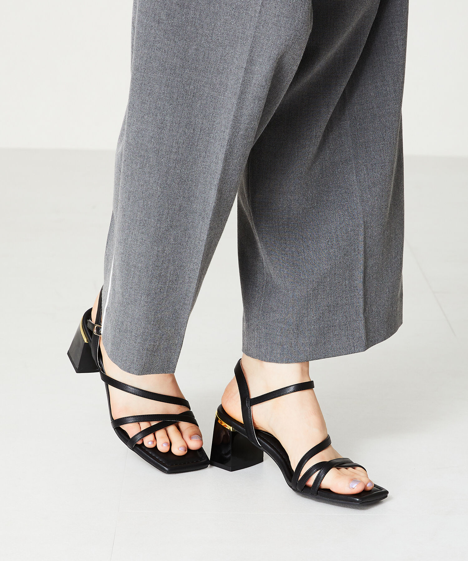 ORiental TRaffic「ナローストラップメタリックラインサンダル/41208」|サンダル|