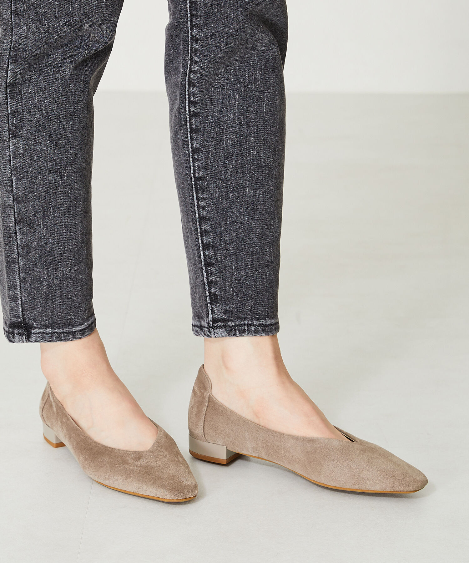 WA Oriental TRaffic「やわらかVカットフラットパンプス/42111」|パンプス|