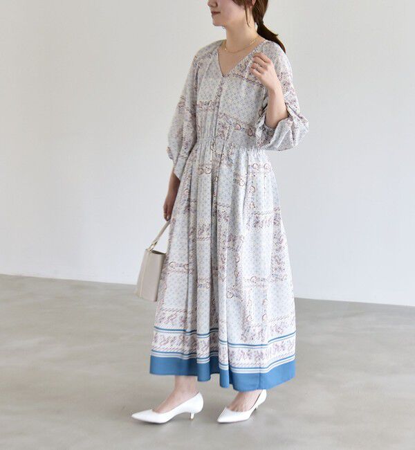 quaranciel「《予約》quaranciel:〈洗濯機可能〉フラワー スカーフ プリント Vネック フレア ワンピース」|ワンピース|