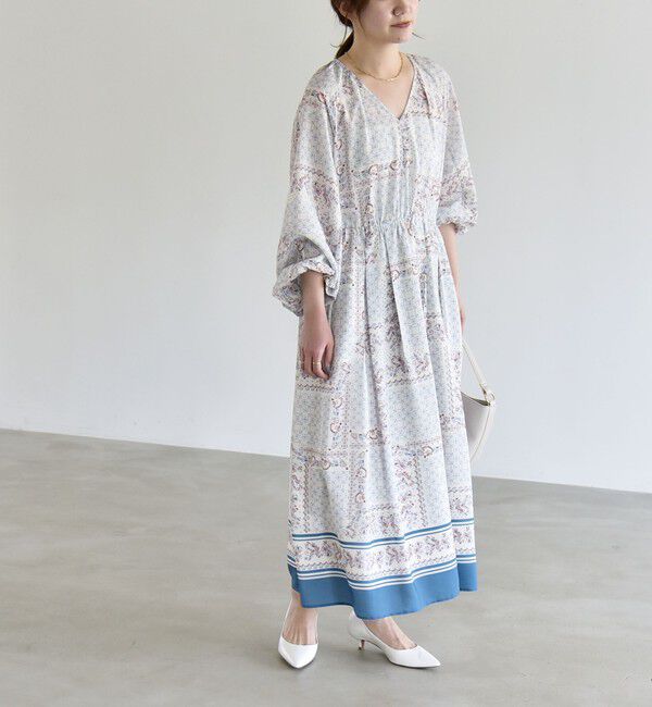 quaranciel「《予約》quaranciel:〈洗濯機可能〉フラワー スカーフ プリント Vネック フレア ワンピース」|ワンピース|