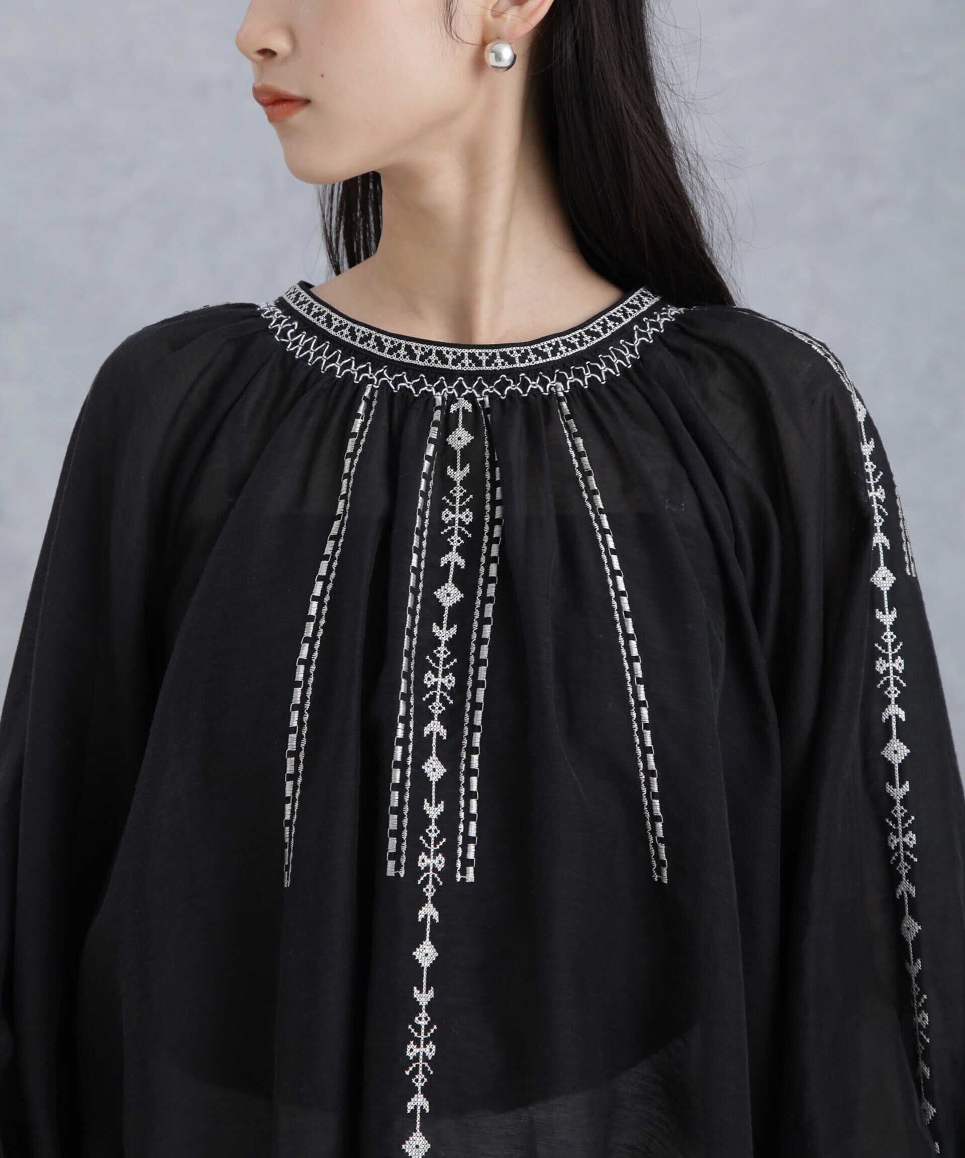 nano･universe「刺繍スモッキングギャザーチュニック」|シャツ・ブラウス|