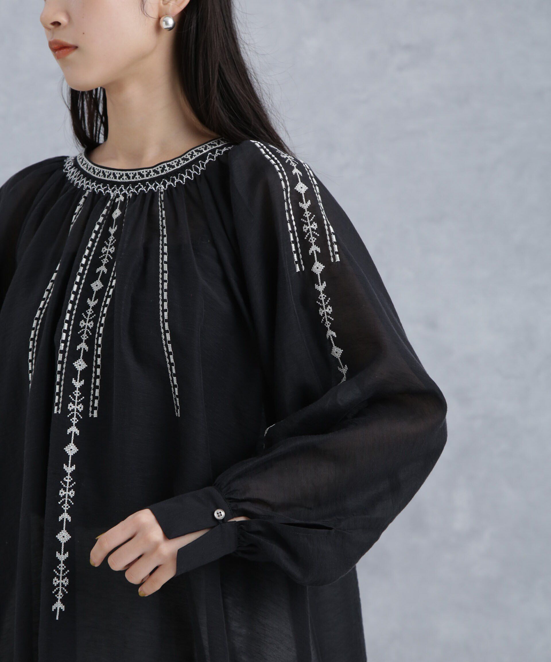 nano･universe「刺繍スモッキングギャザーチュニック」|シャツ・ブラウス|