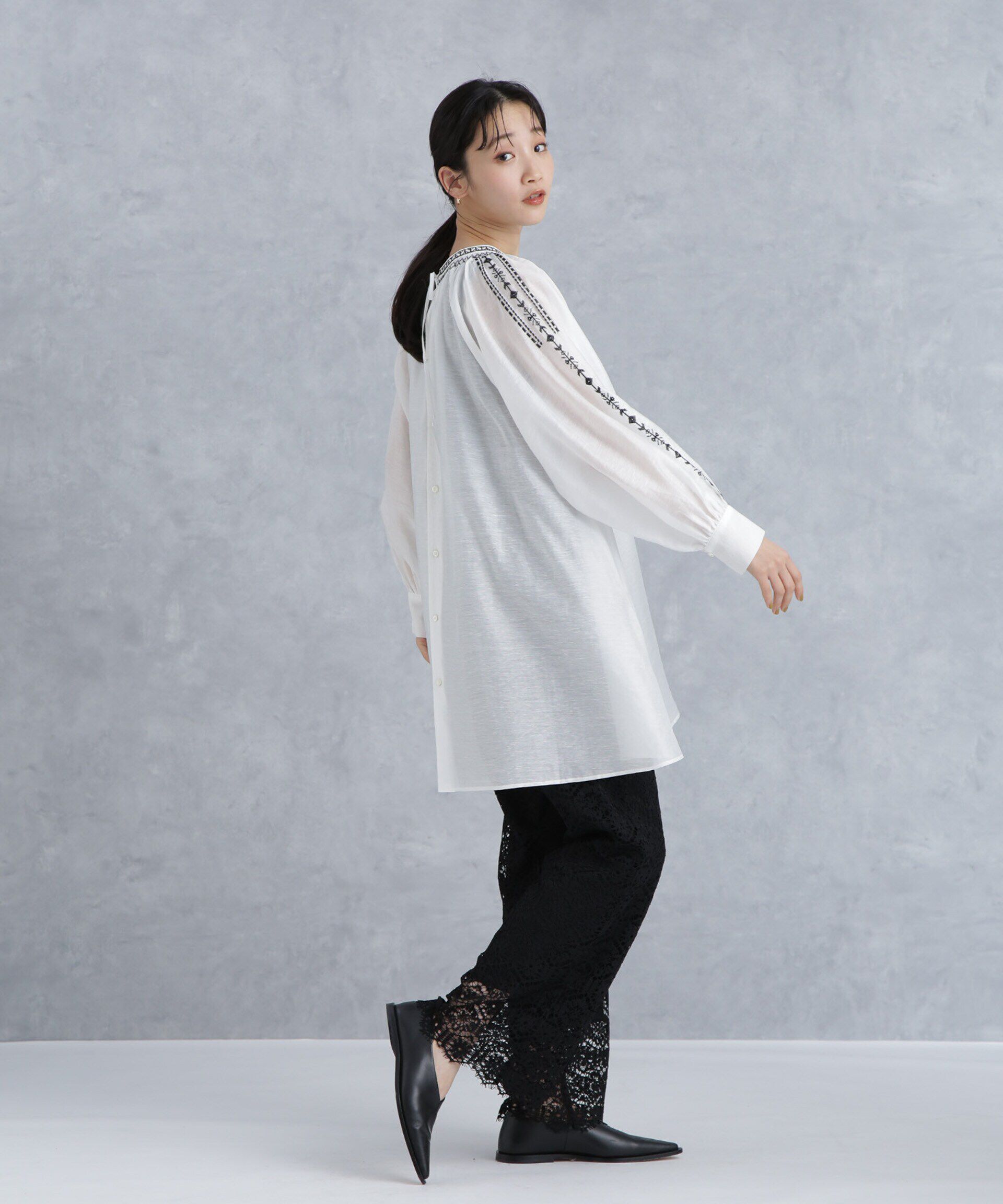 nano･universe「刺繍スモッキングギャザーチュニック」|シャツ・ブラウス|