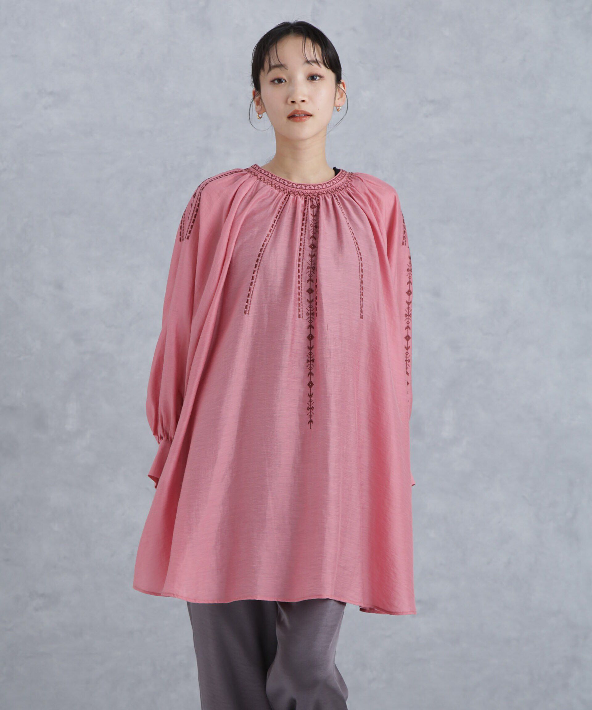 nano･universe「刺繍スモッキングギャザーチュニック」|シャツ・ブラウス|