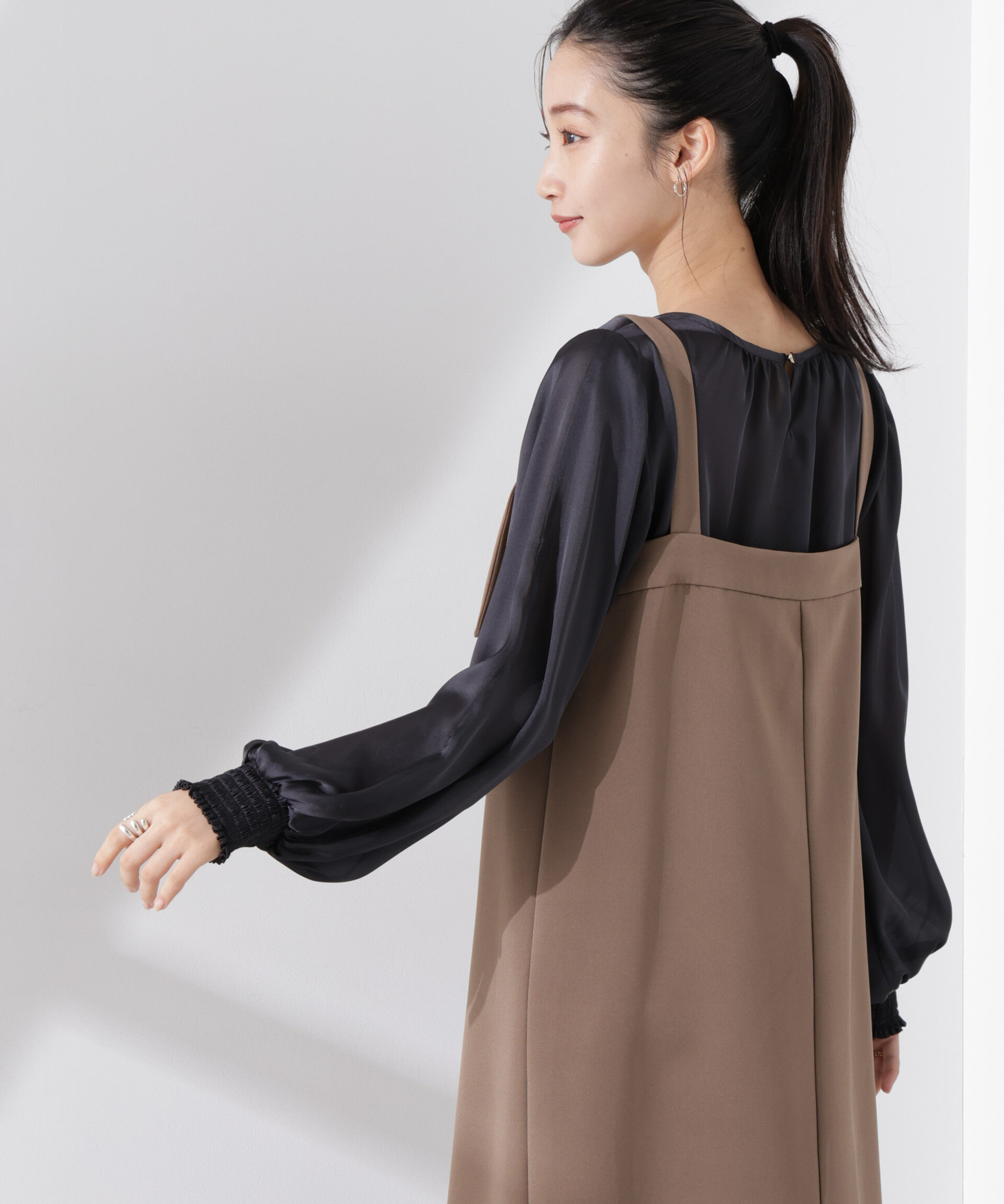 nano･universe「2WAYデザインスリーブサテンブラウス」|シャツ・ブラウス|