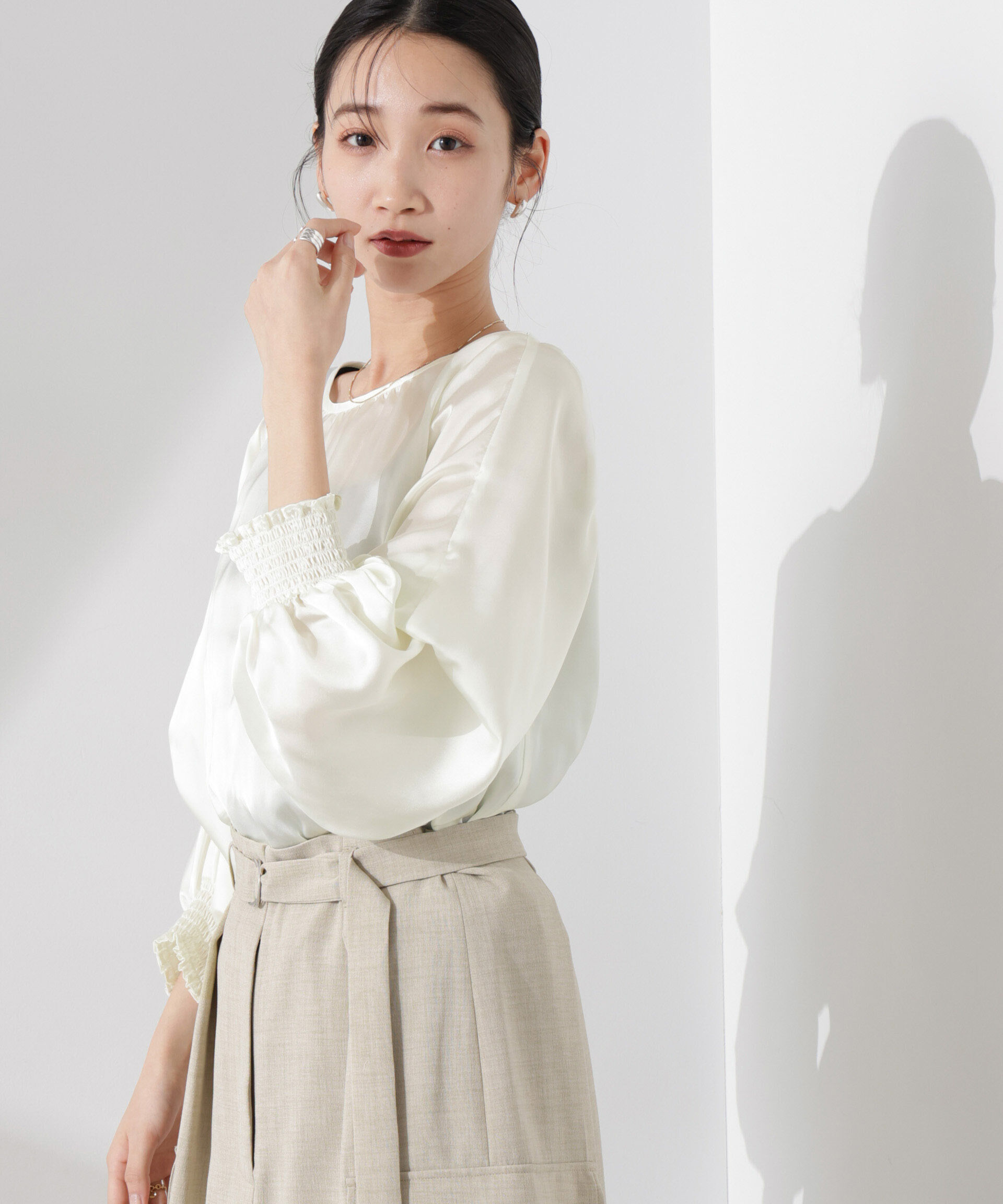 nano･universe「2WAYデザインスリーブサテンブラウス」|シャツ・ブラウス|