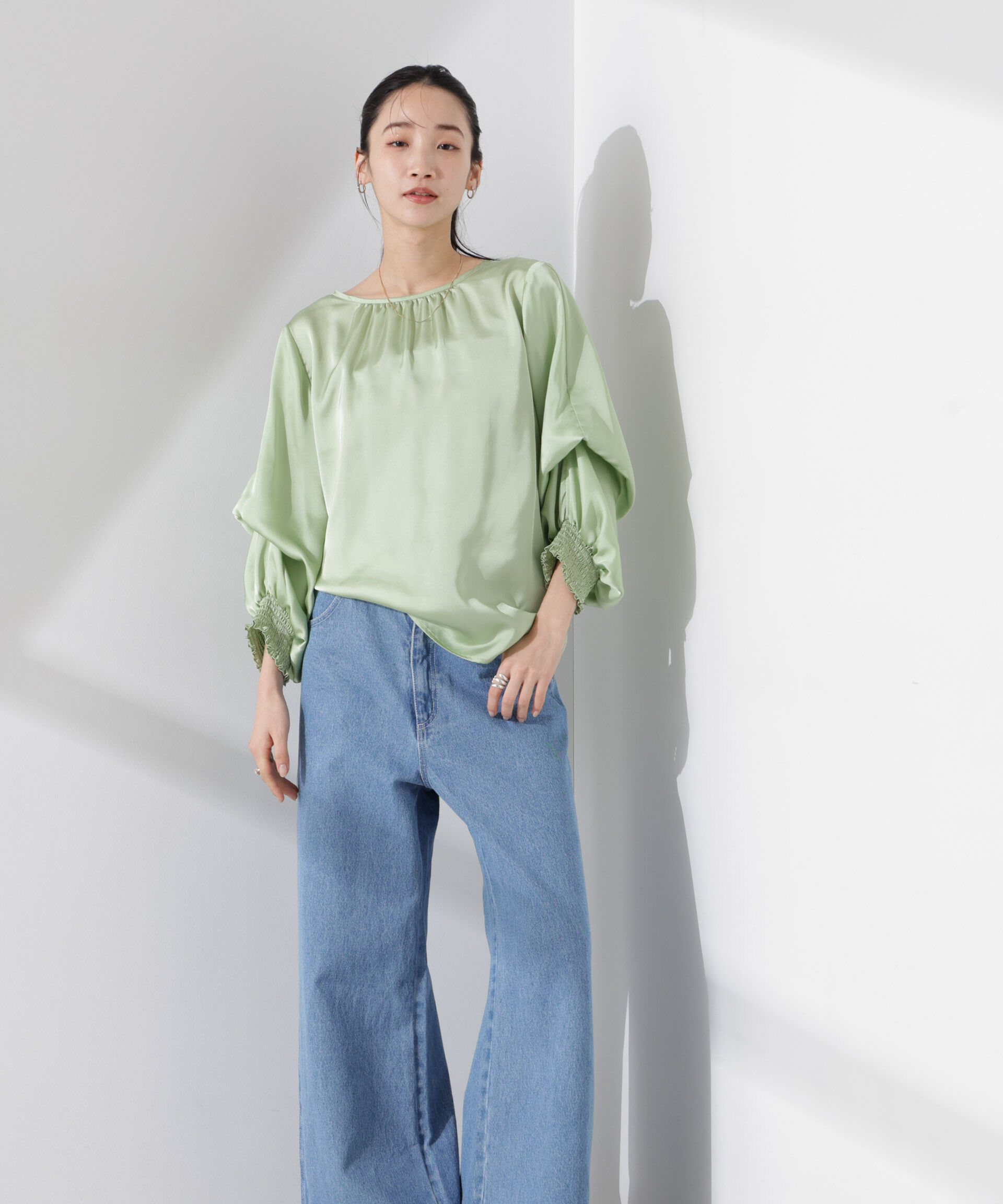 nano･universe「2WAYデザインスリーブサテンブラウス」|シャツ・ブラウス|