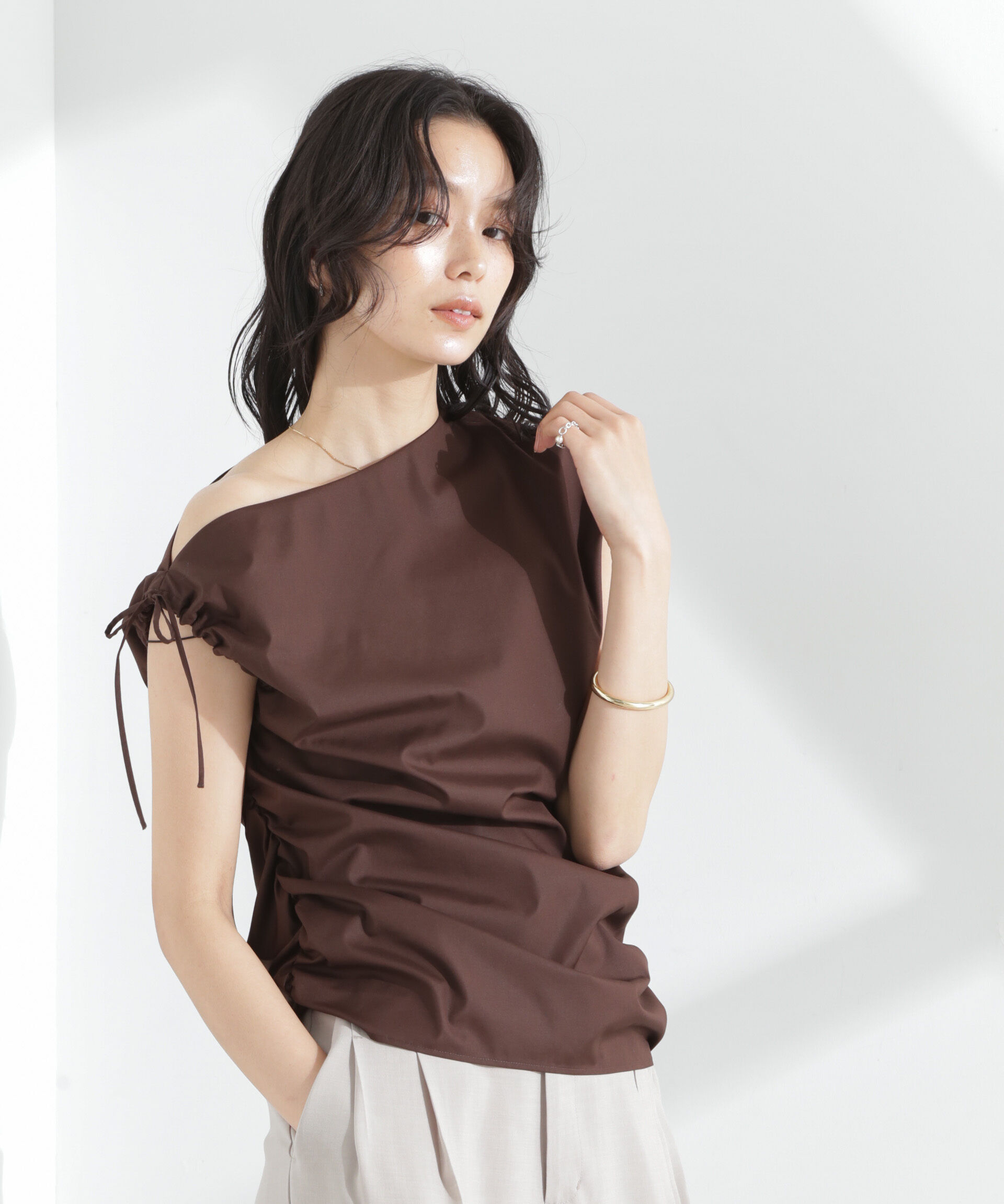 nano･universe「アシンメトリーギャザートップス」|シャツ・ブラウス|ブラウン