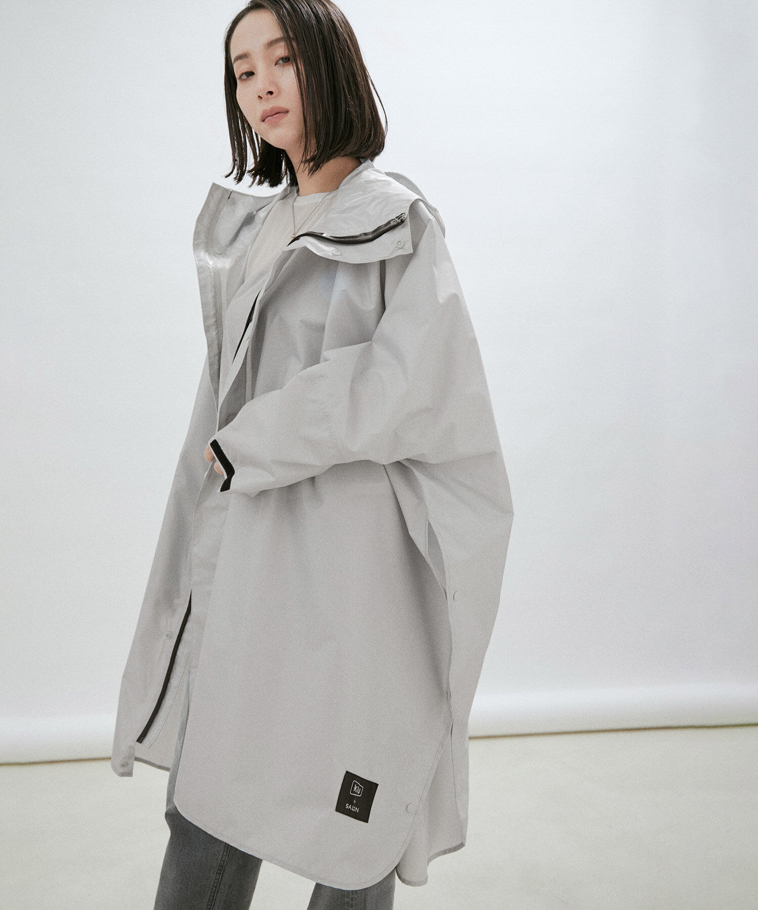 SALON adam et rope'「【雑誌掲載】【KiU for SALON】[ポーチ付き]別注レインポンチョ」|レインコート|ライトグレー(08)