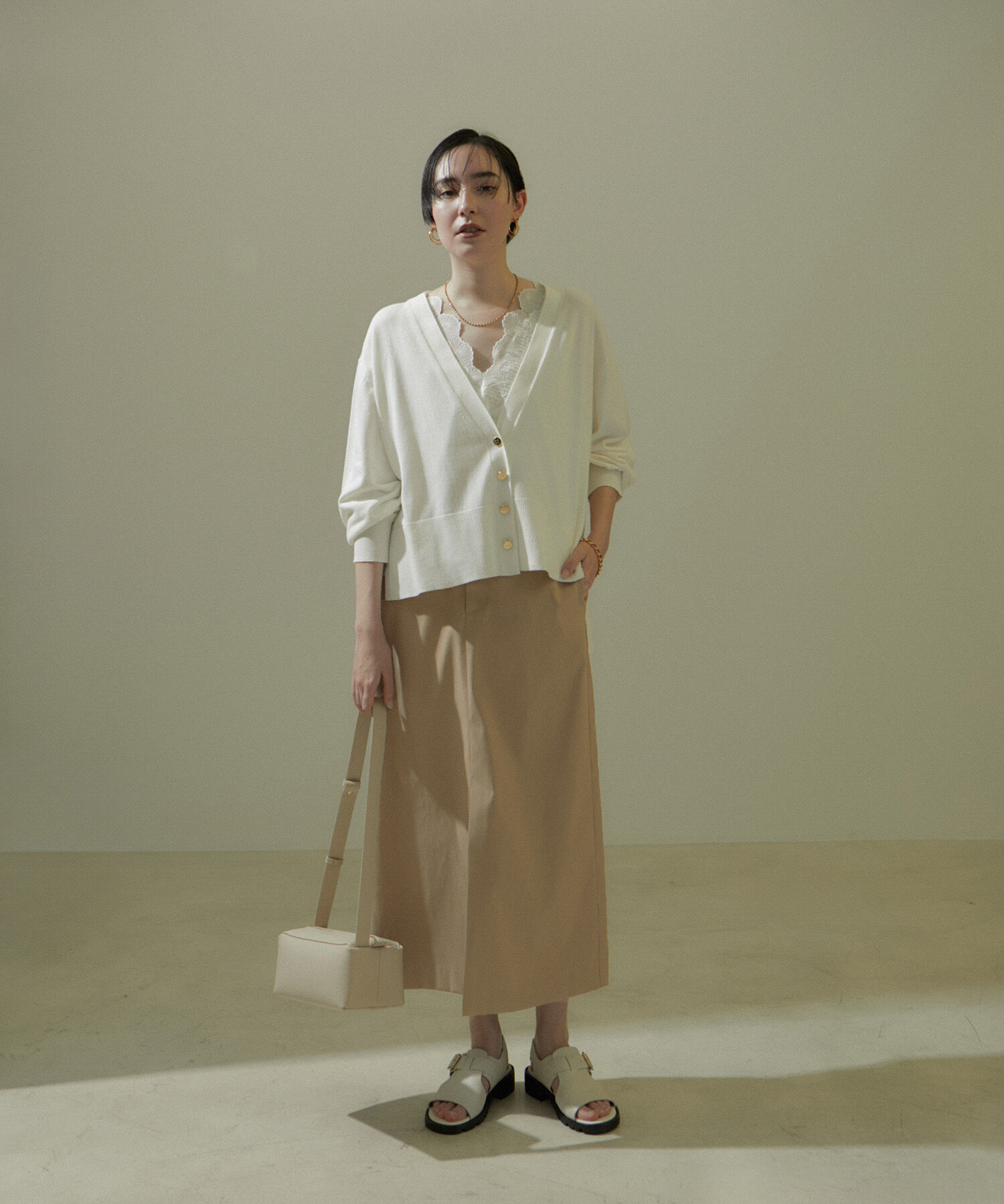 SALON adam et rope'「スタイルアップハイウエストナロースカート　無地/デニム」|スカート|