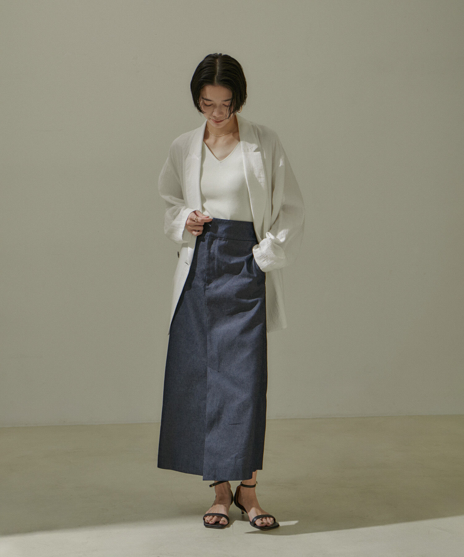 SALON adam et rope'「スタイルアップハイウエストナロースカート　無地/デニム」|スカート|