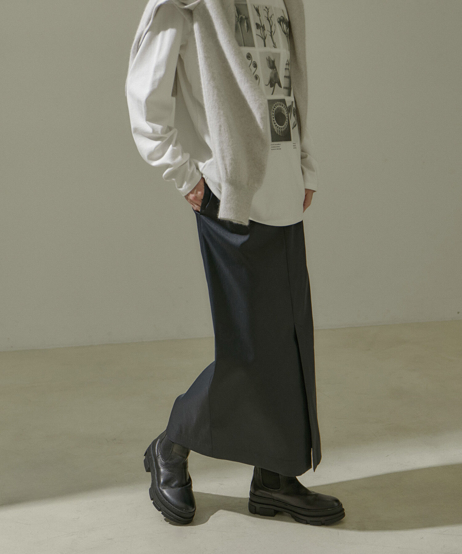 SALON adam et rope'「スタイルアップハイウエストナロースカート　無地/デニム」|スカート|