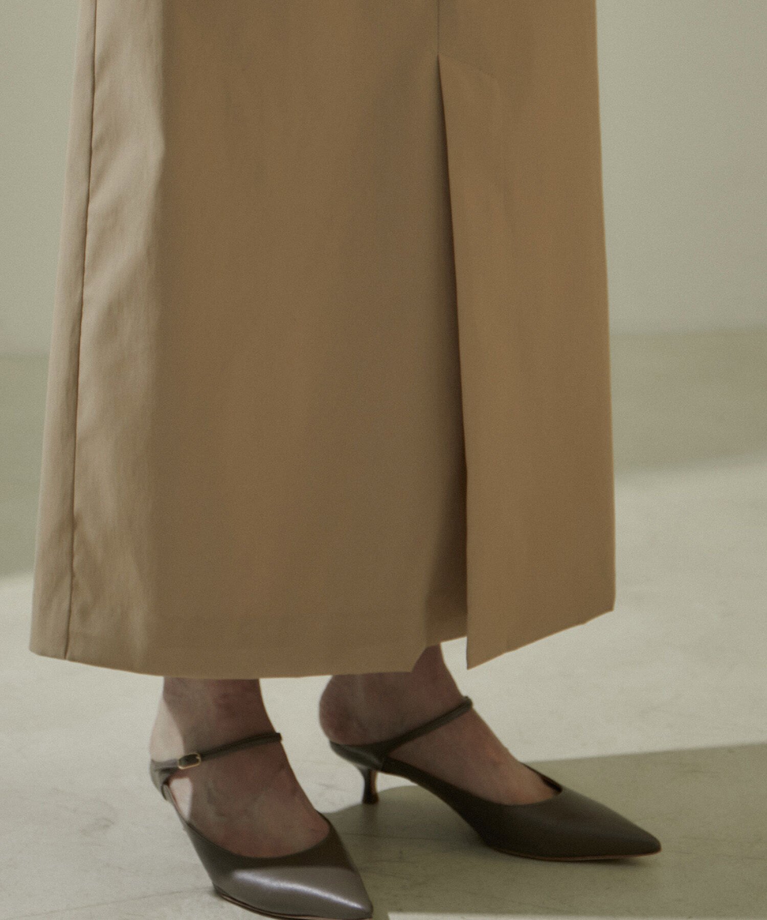 SALON adam et rope'「スタイルアップハイウエストナロースカート　無地/デニム」|スカート|