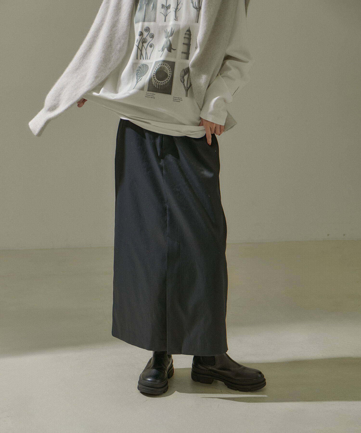 SALON adam et rope'「スタイルアップハイウエストナロースカート　無地/デニム」|スカート|