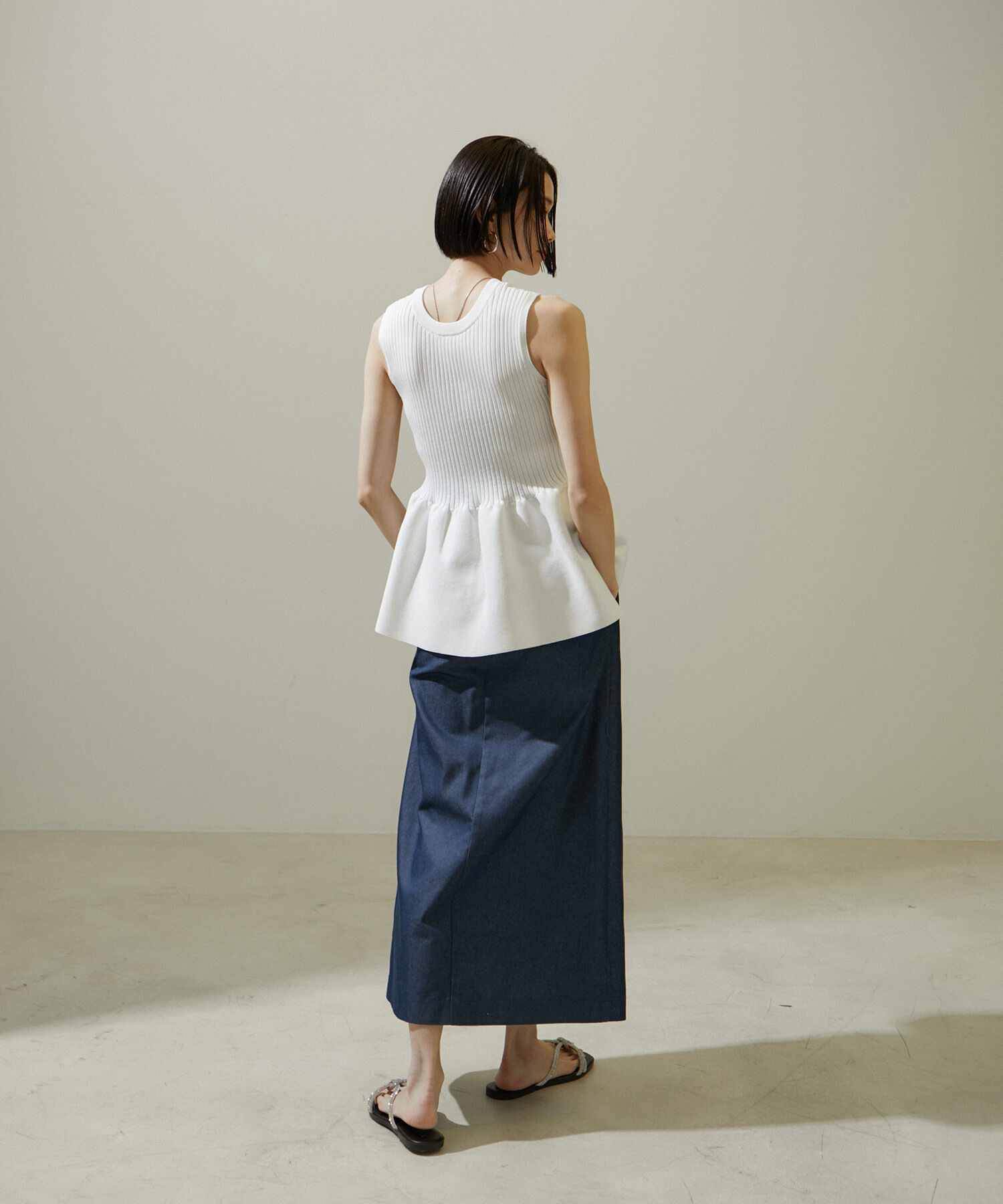 SALON adam et rope'「スタイルアップハイウエストナロースカート　無地/デニム」|スカート|