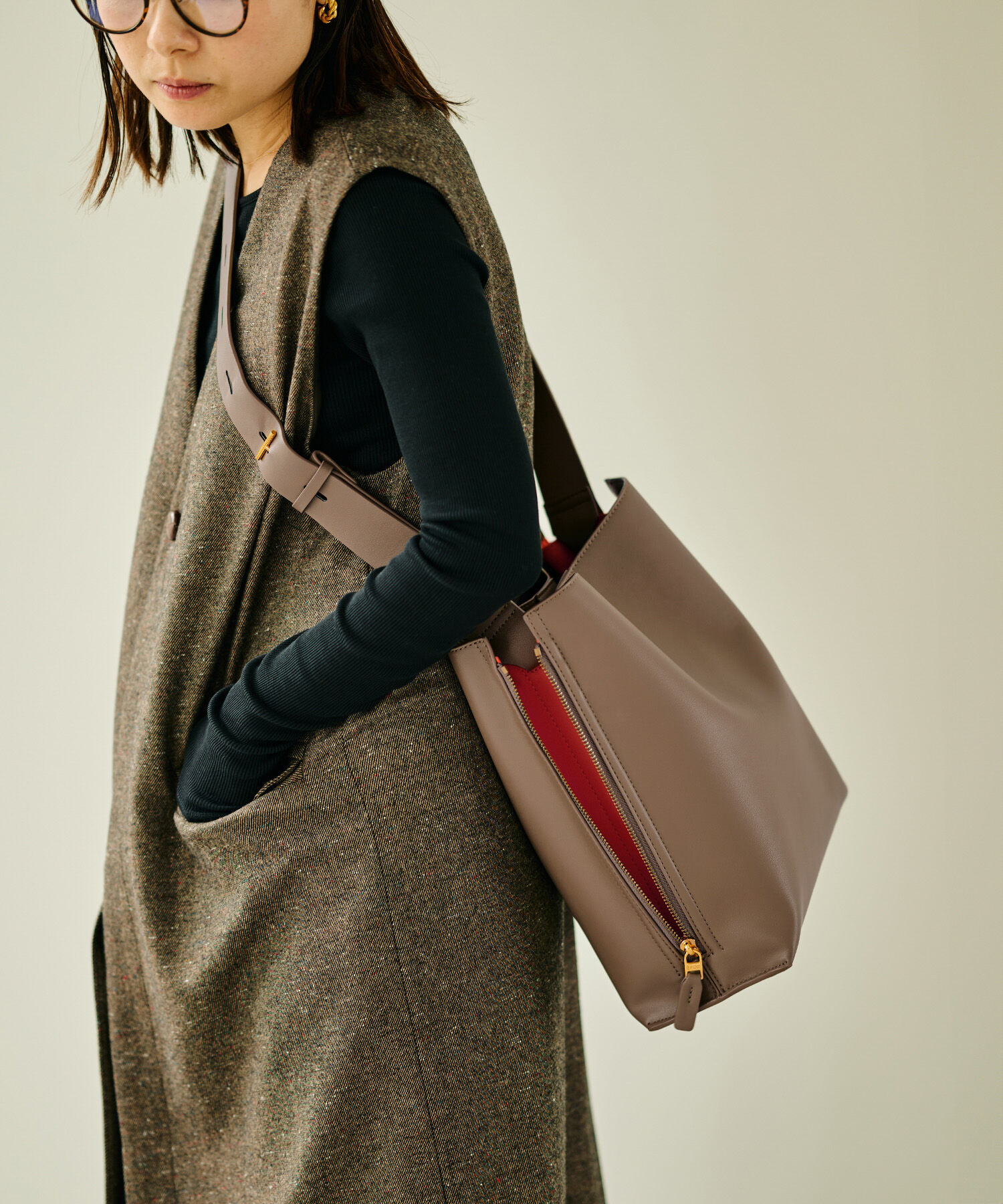 E'POR「【E'POR】Y BAG Shoulder Medium（サイドジップショルダーバッグ）【WEB限定/一部店舗限定】【メディア掲載」|ショルダー・メッセンジャー|