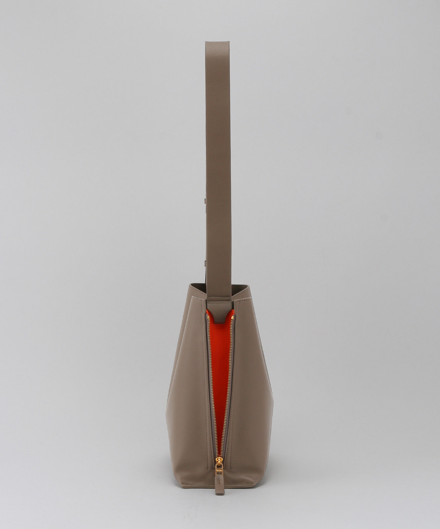 E'POR「【E'POR】Y BAG Shoulder Medium（サイドジップショルダーバッグ）【WEB限定/一部店舗限定】【メディア掲載」|ショルダー・メッセンジャー|